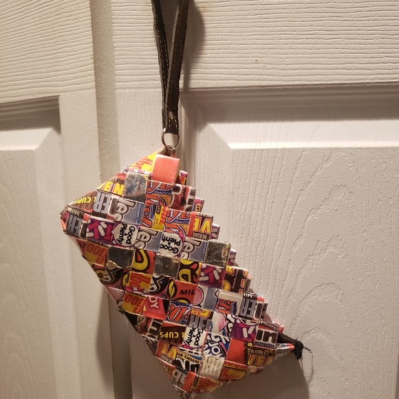 Candy wrapper wristlet purse - Picture 4 of 4